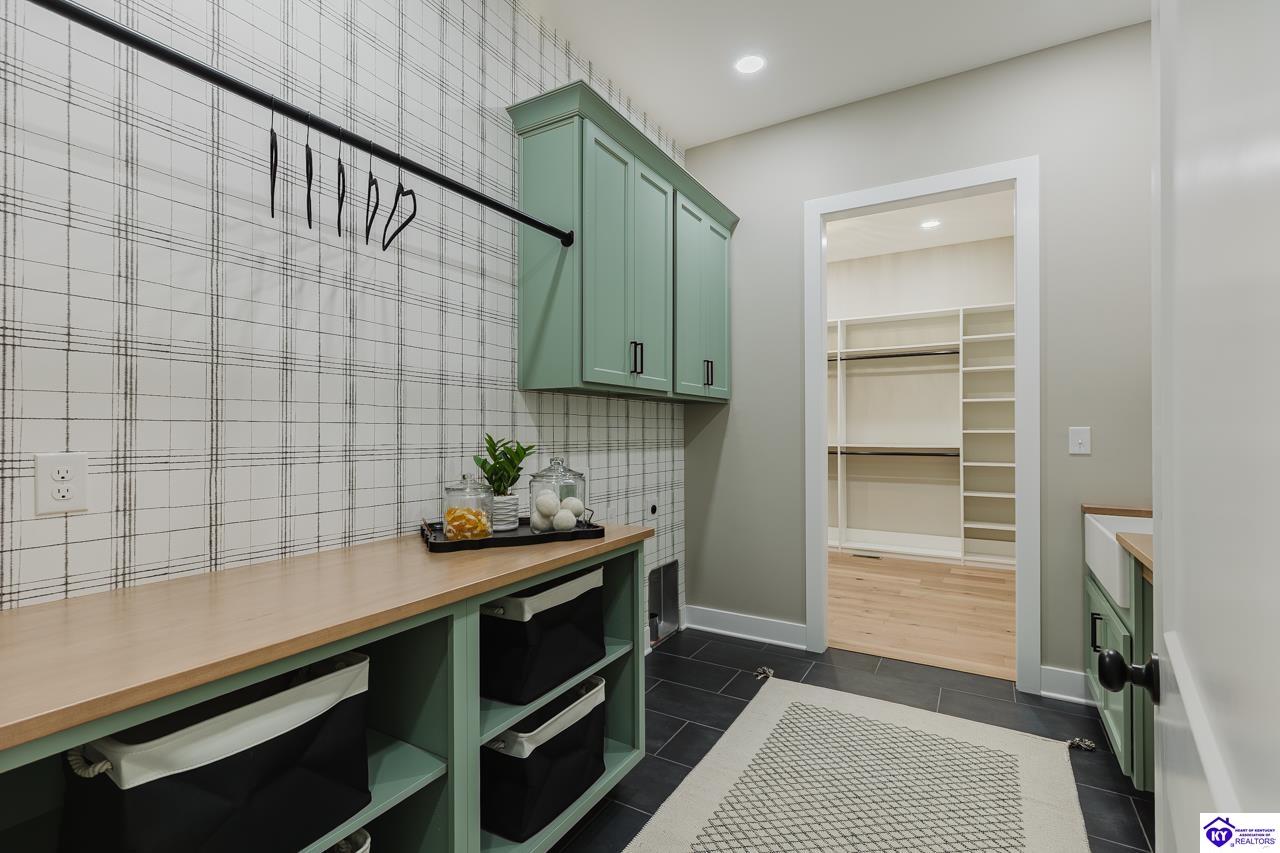 2045 W Rhudes Creek Road