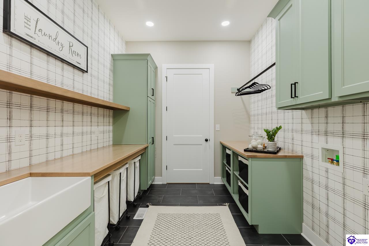 2045 W Rhudes Creek Road