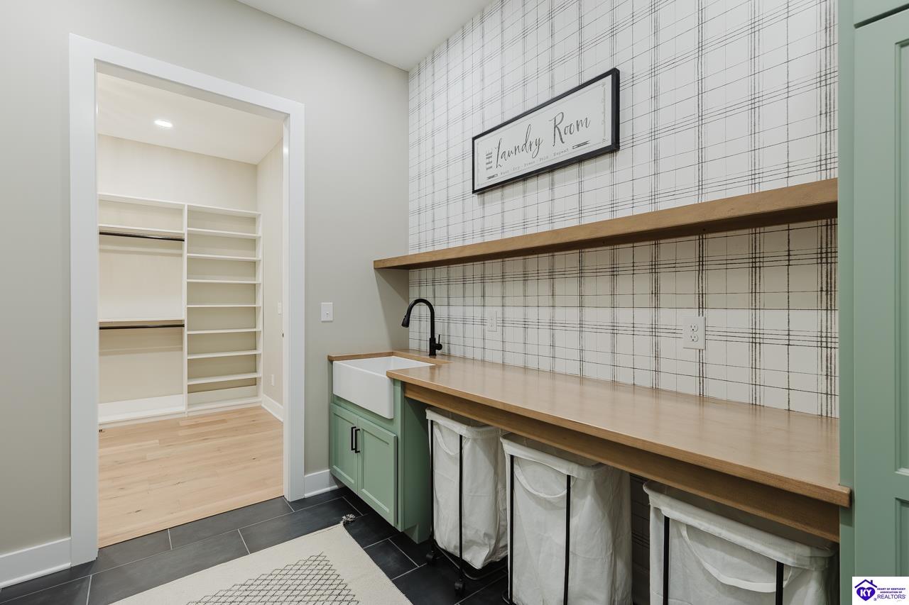 2045 W Rhudes Creek Road