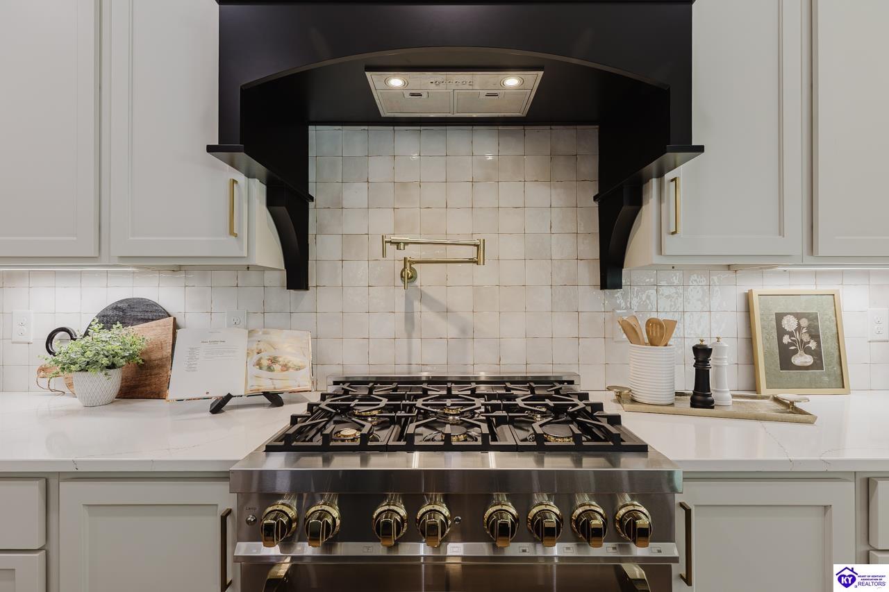 2045 W Rhudes Creek Road