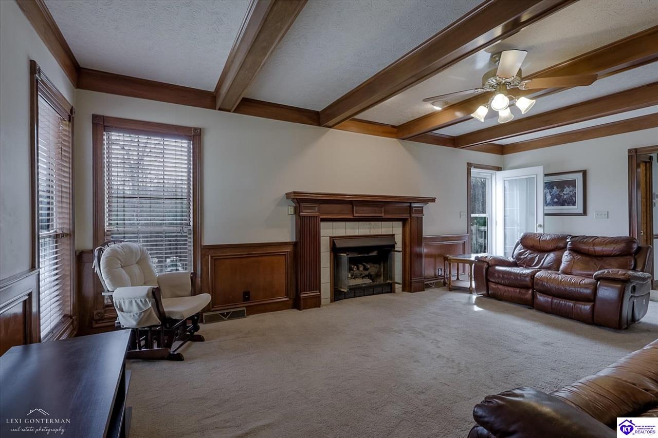 7 Oakwood Court