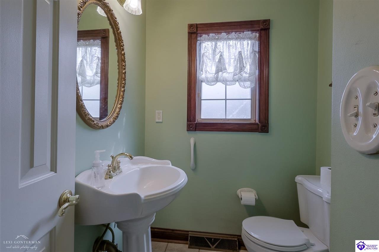 7 Oakwood Court