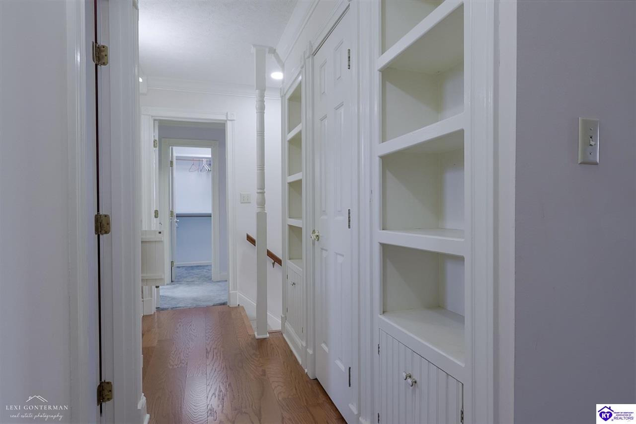 7 Oakwood Court