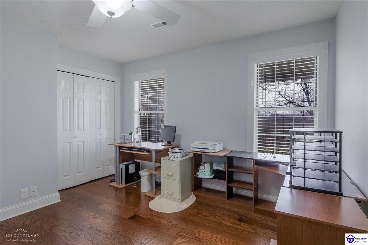 7 Oakwood Court