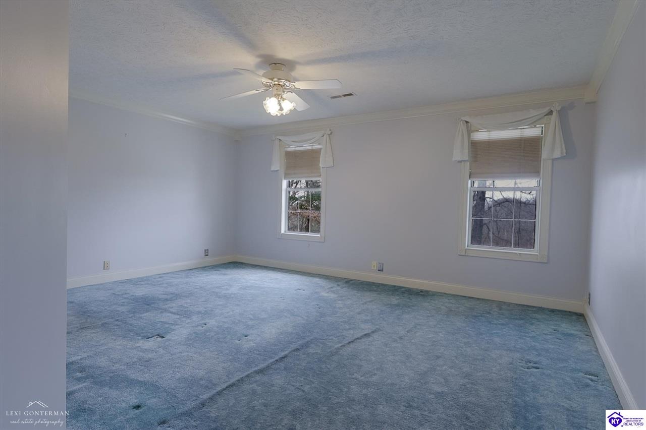 7 Oakwood Court