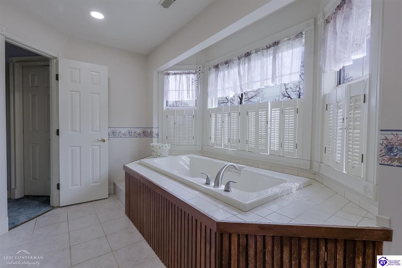 7 Oakwood Court