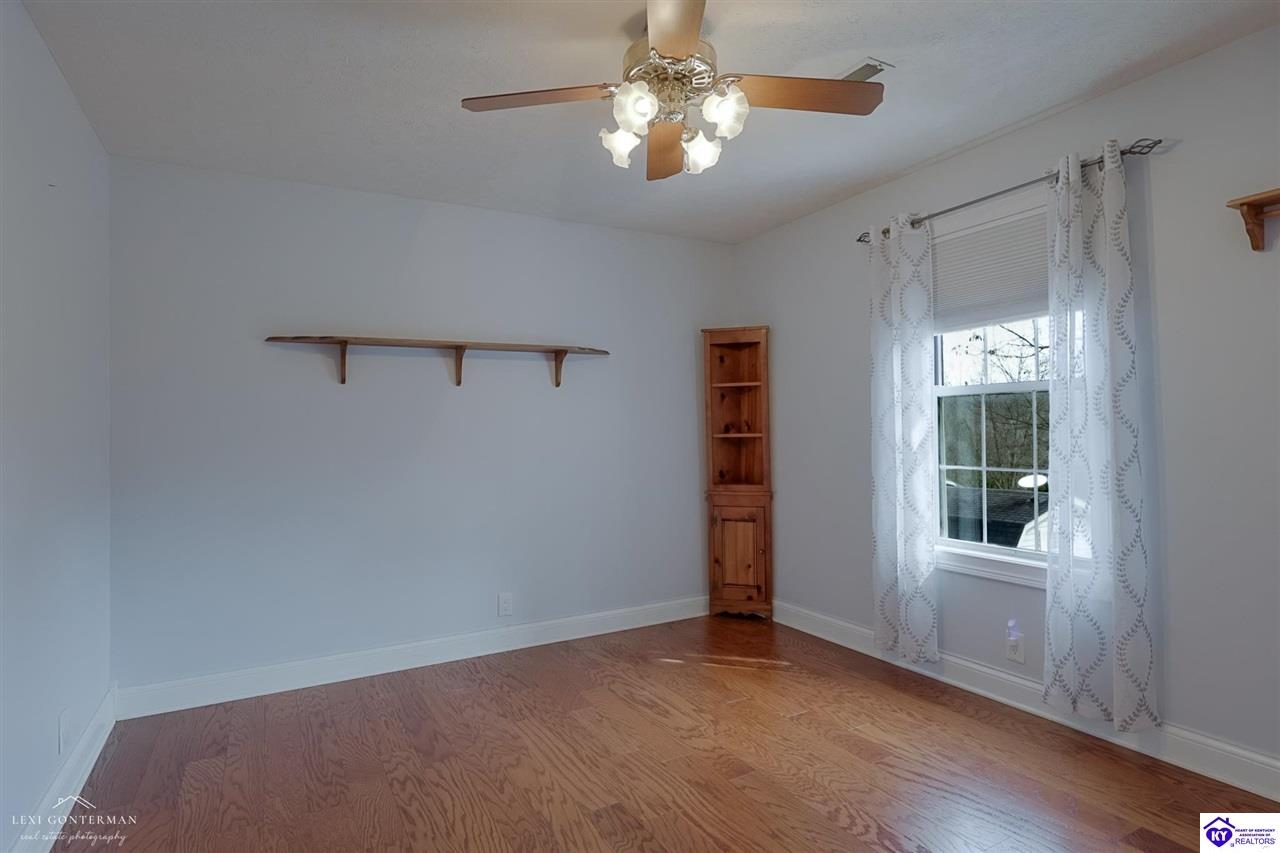7 Oakwood Court