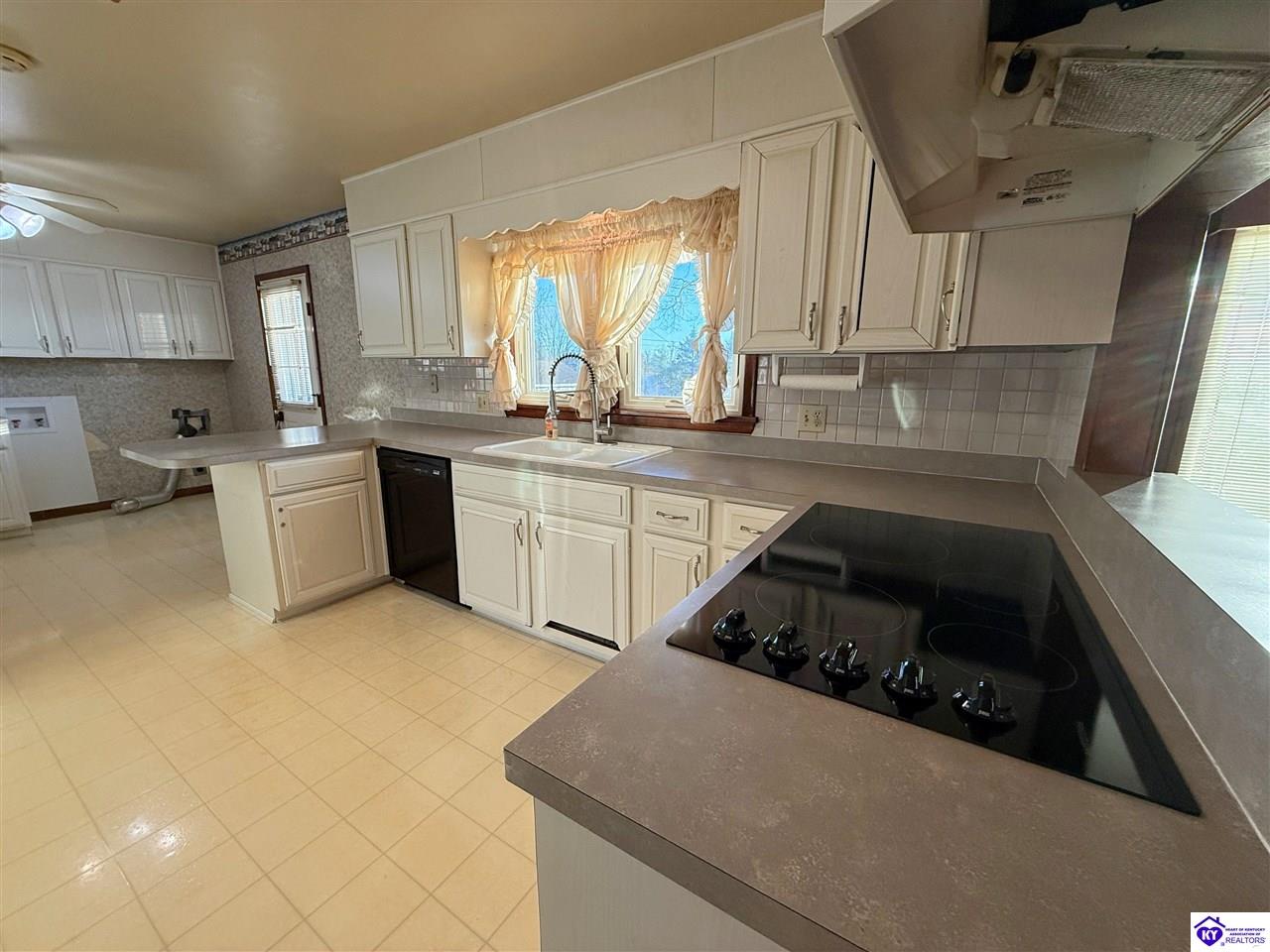 114 N Logsdon Parkway