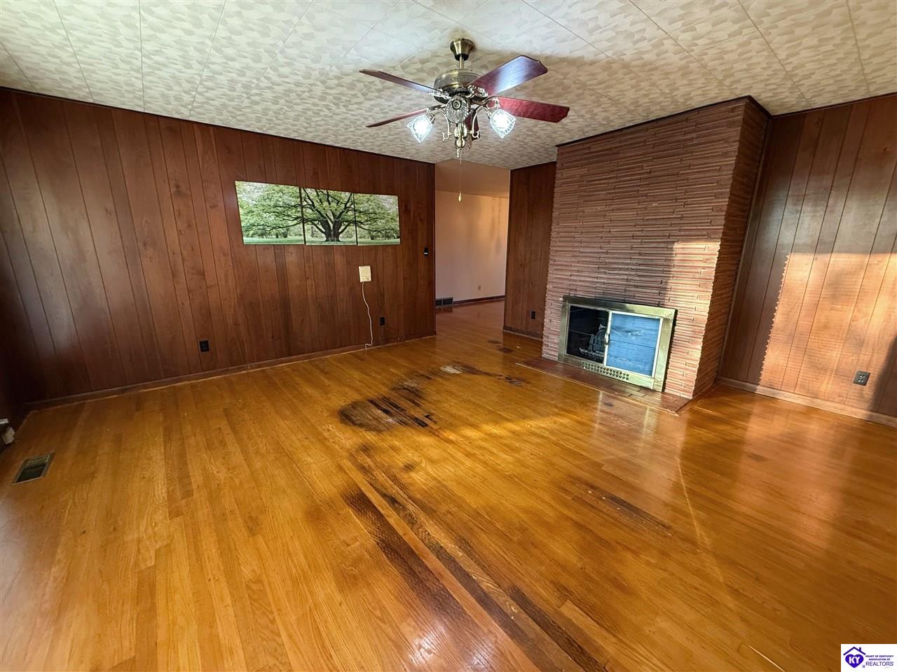 114 N Logsdon Parkway