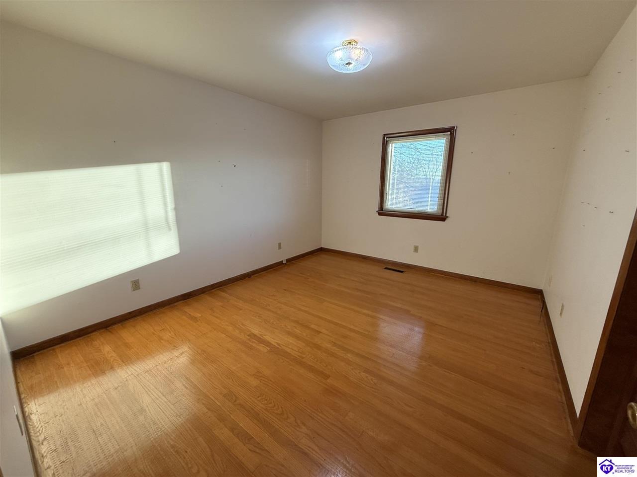 114 N Logsdon Parkway