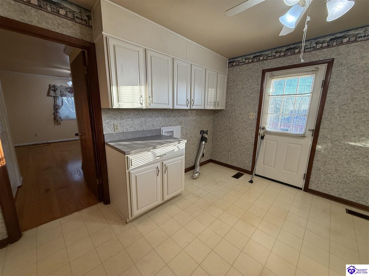 114 N Logsdon Parkway