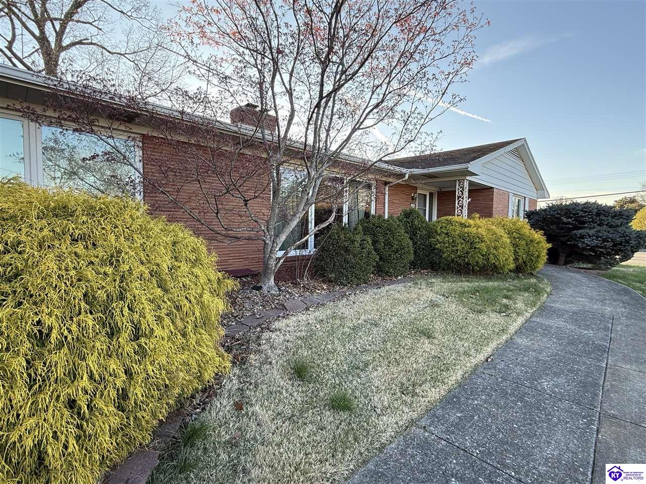 114 N Logsdon Parkway