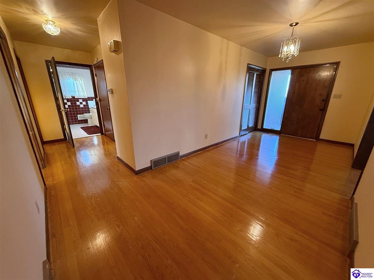 114 N Logsdon Parkway