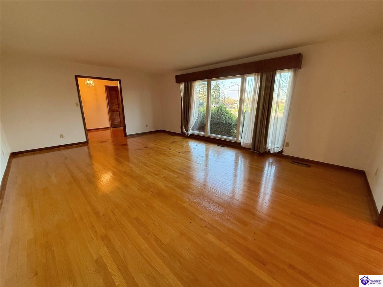 114 N Logsdon Parkway