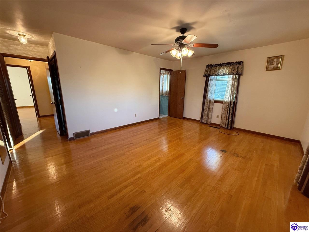 114 N Logsdon Parkway