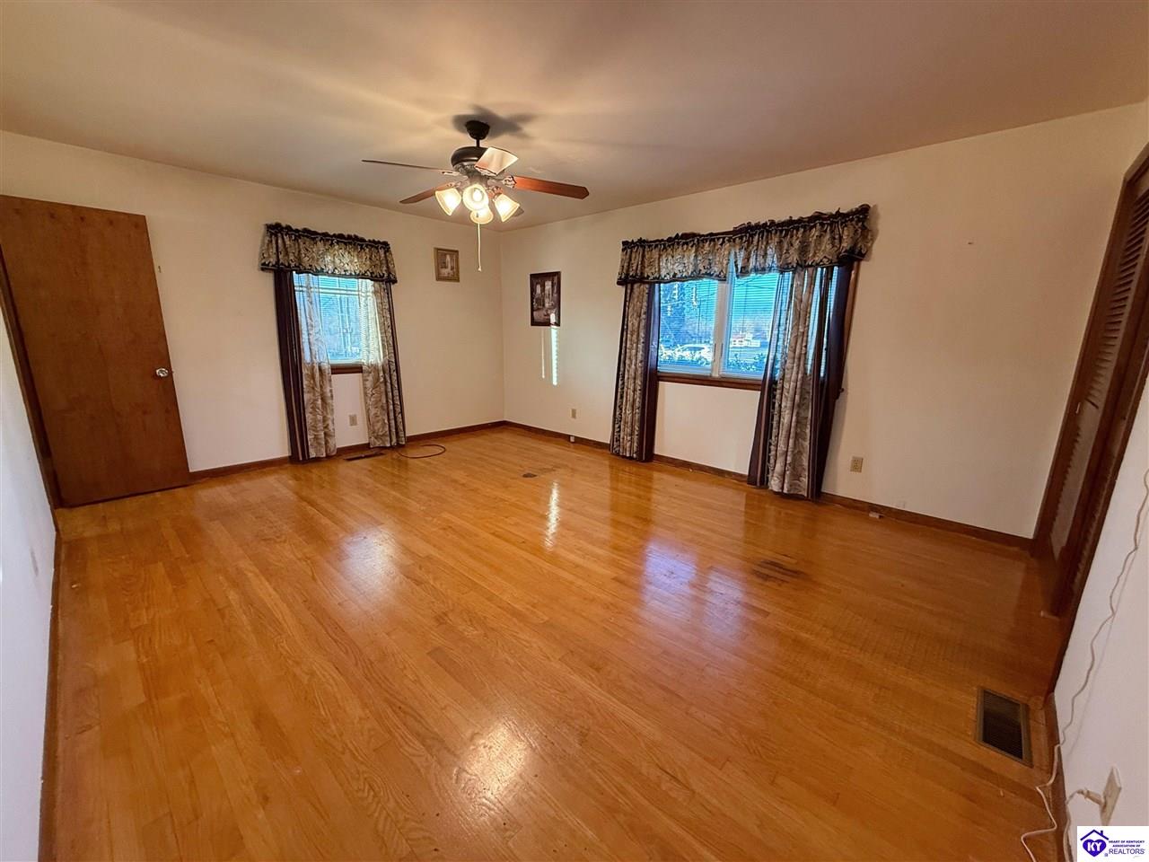 114 N Logsdon Parkway