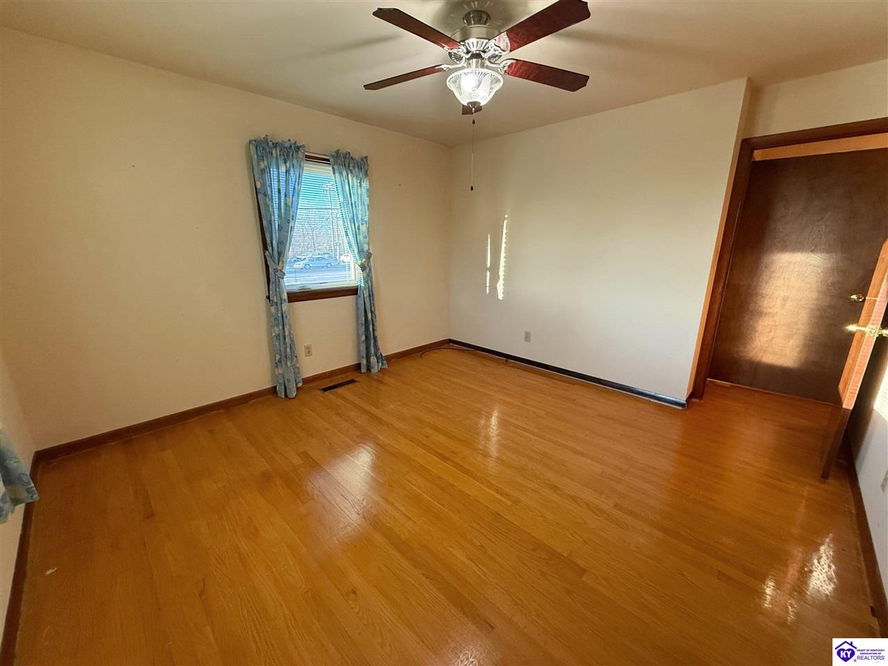 114 N Logsdon Parkway