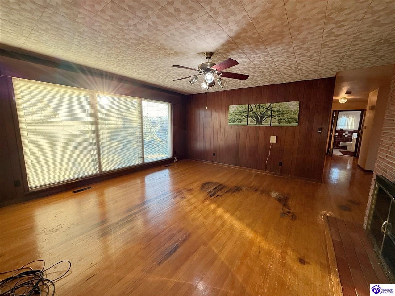 114 N Logsdon Parkway