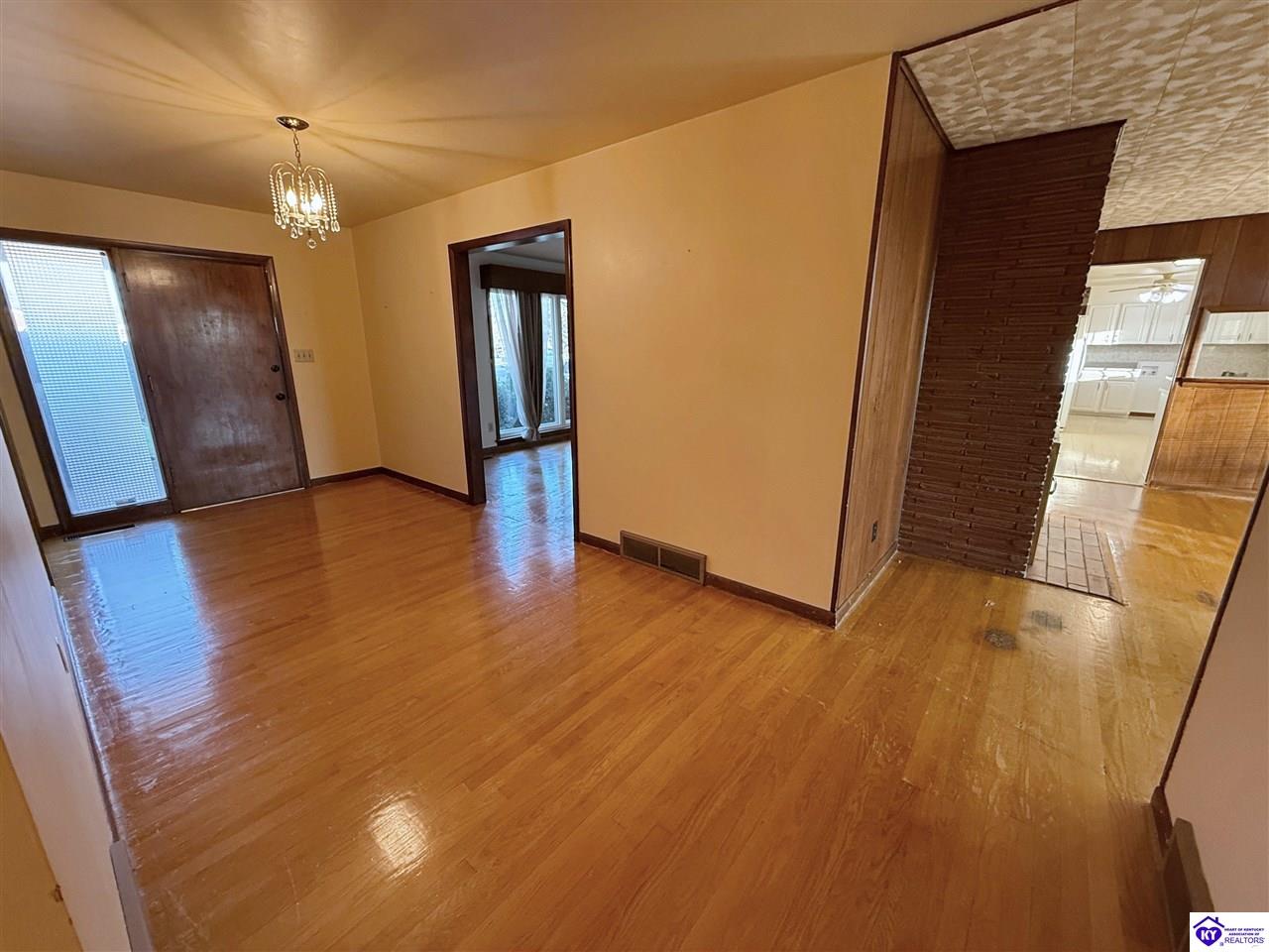 114 N Logsdon Parkway