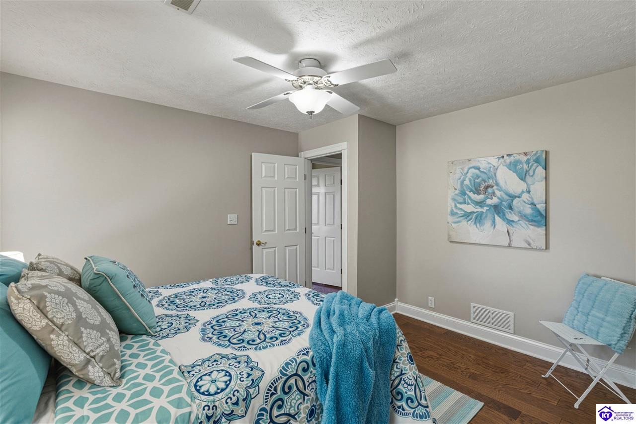7 Oakwood Court