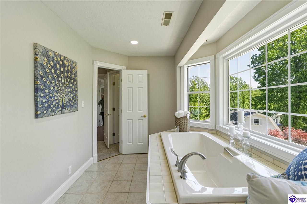 7 Oakwood Court