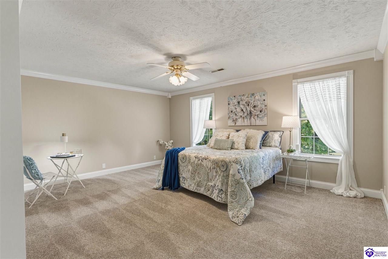 7 Oakwood Court