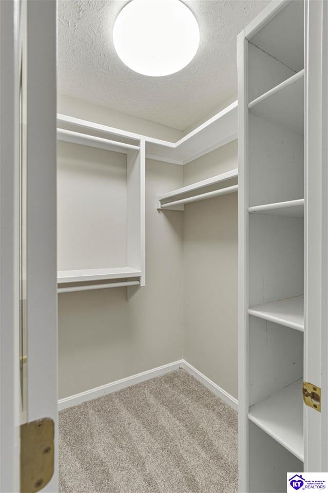 7 Oakwood Court