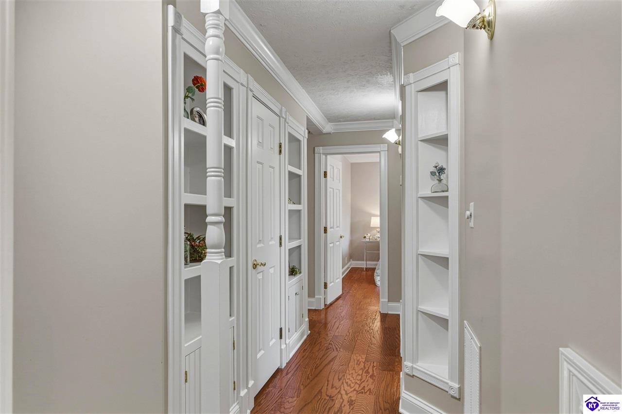 7 Oakwood Court