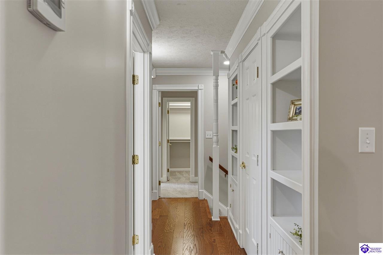 7 Oakwood Court