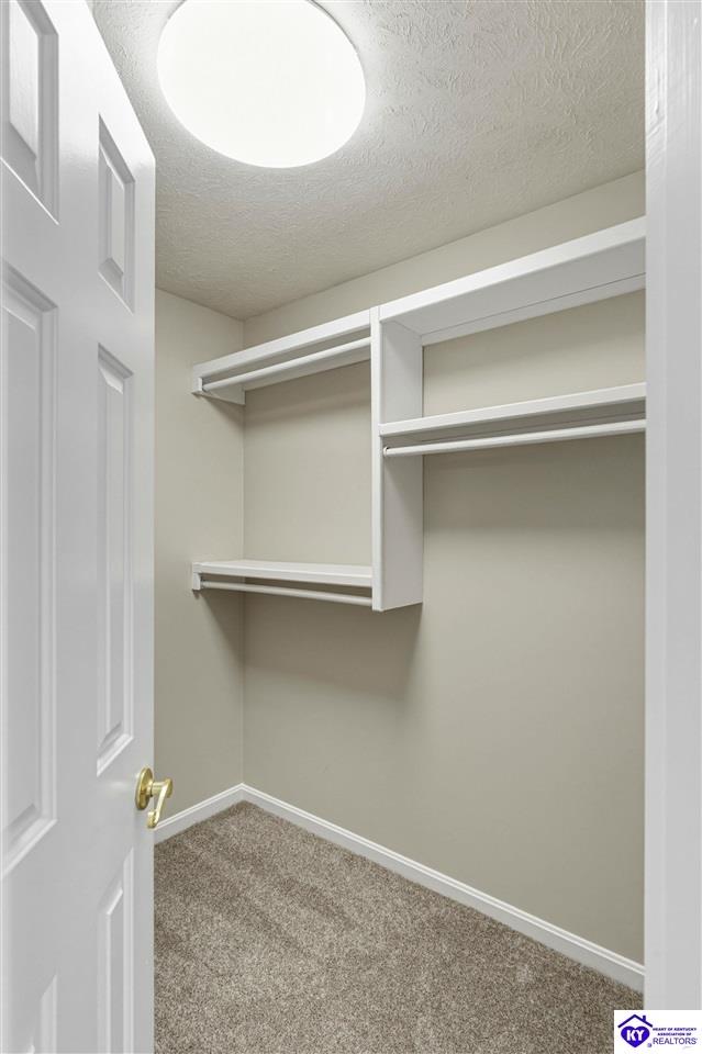 7 Oakwood Court