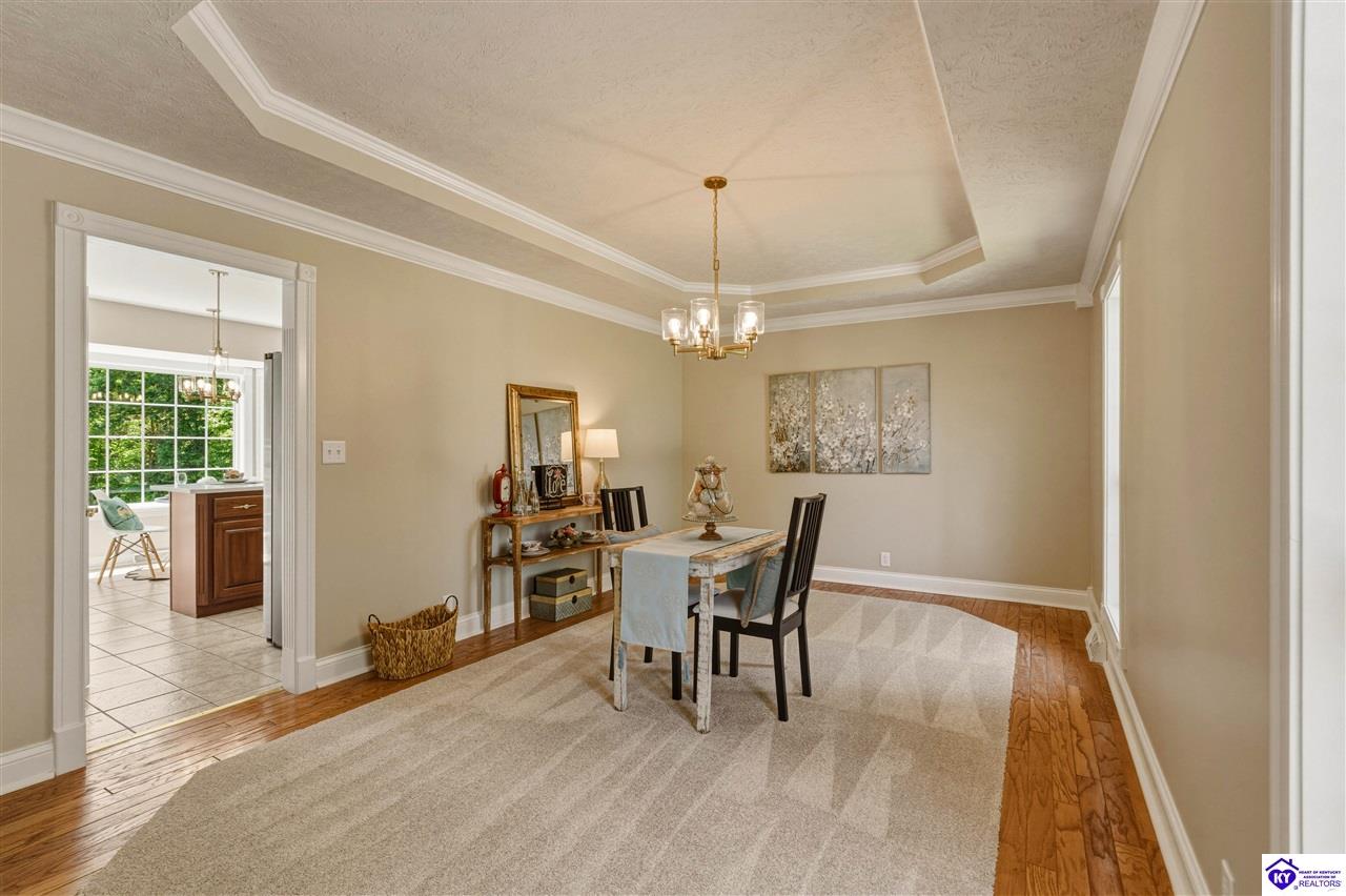 7 Oakwood Court