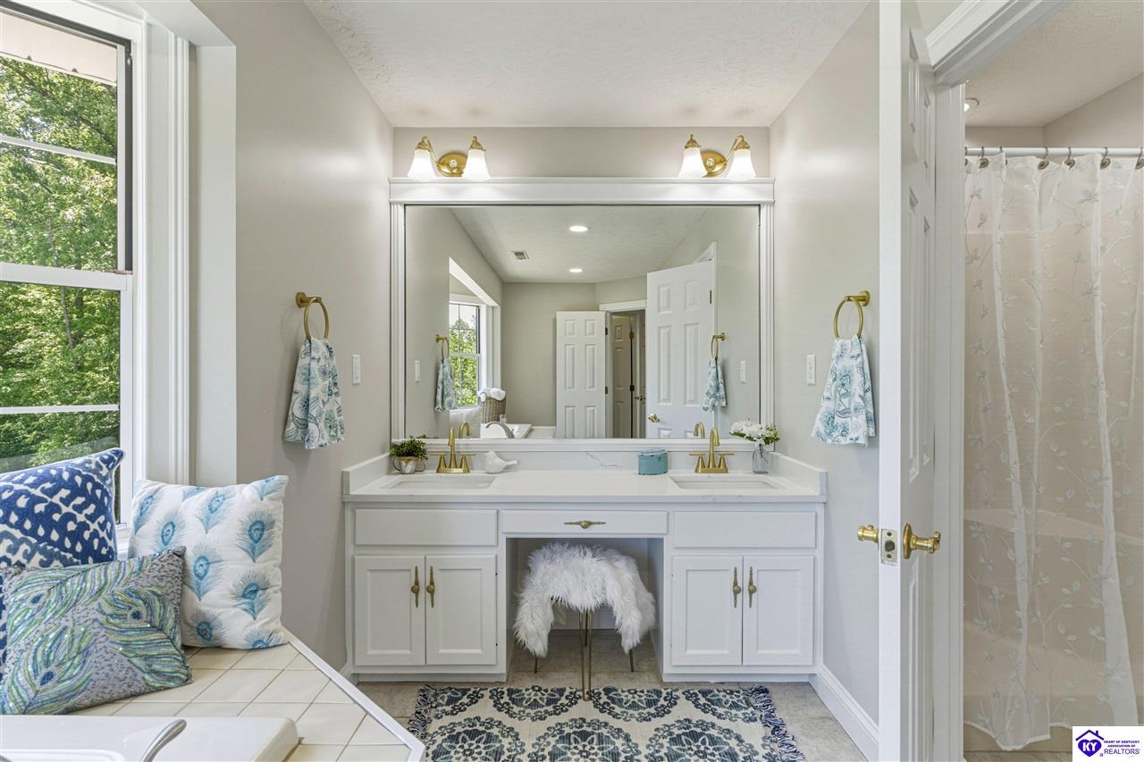 7 Oakwood Court