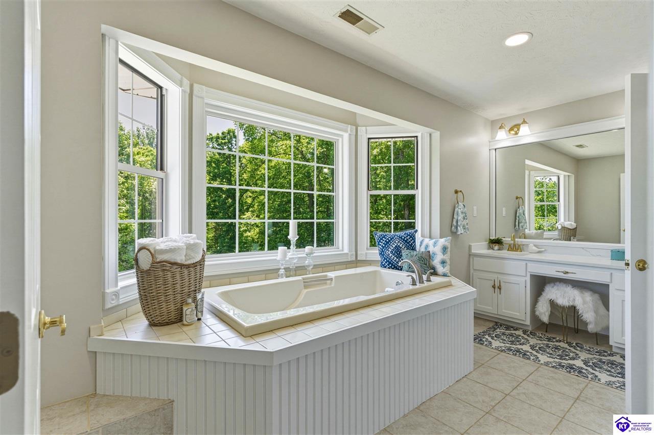 7 Oakwood Court