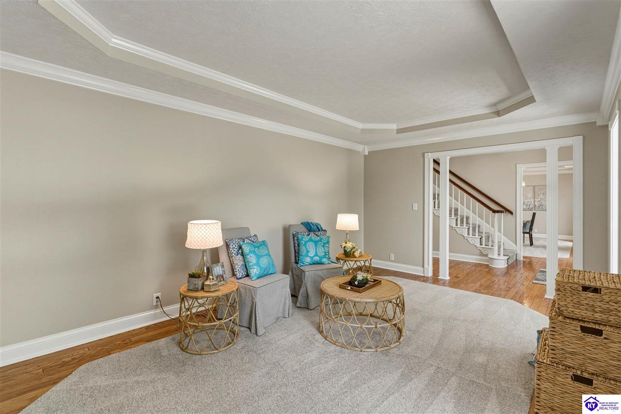 7 Oakwood Court