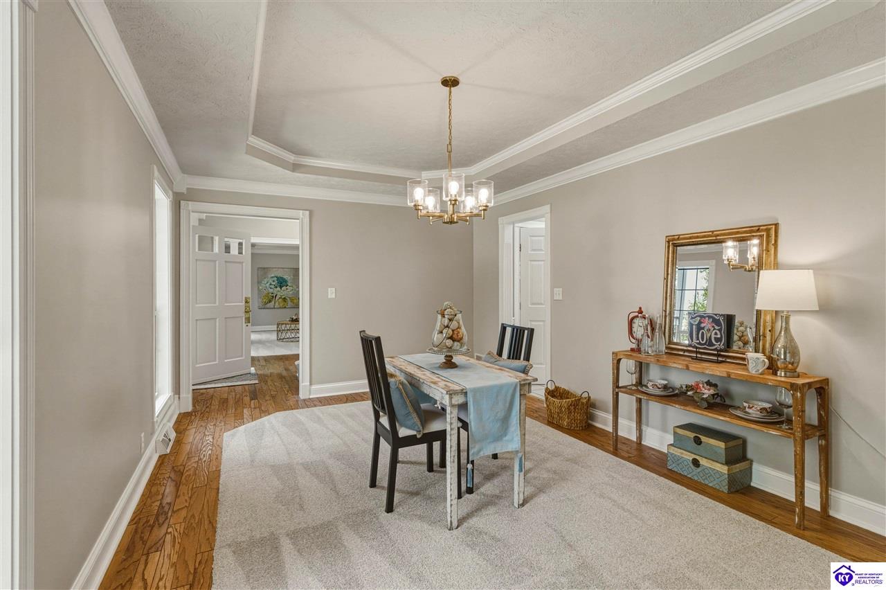 7 Oakwood Court