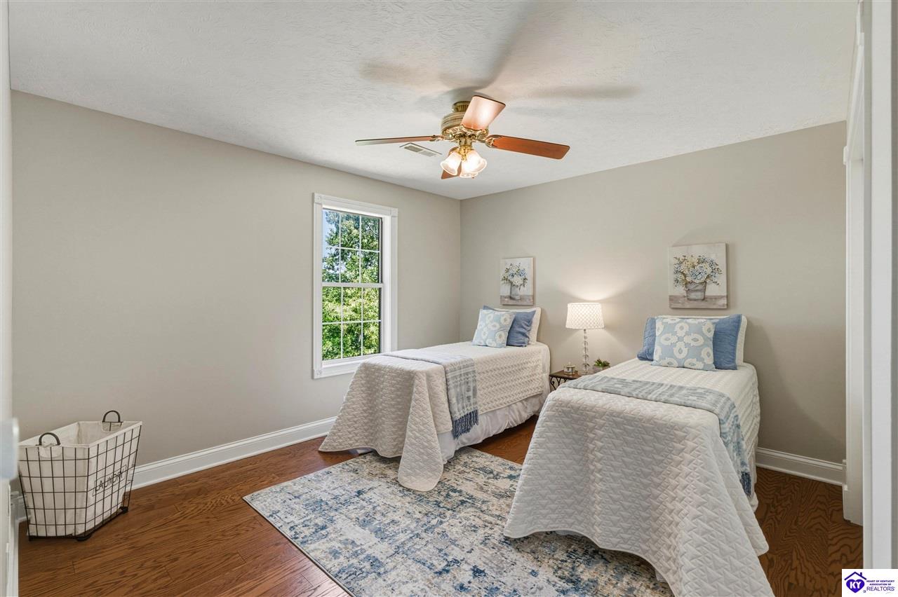 7 Oakwood Court