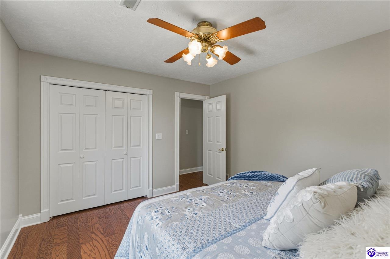 7 Oakwood Court