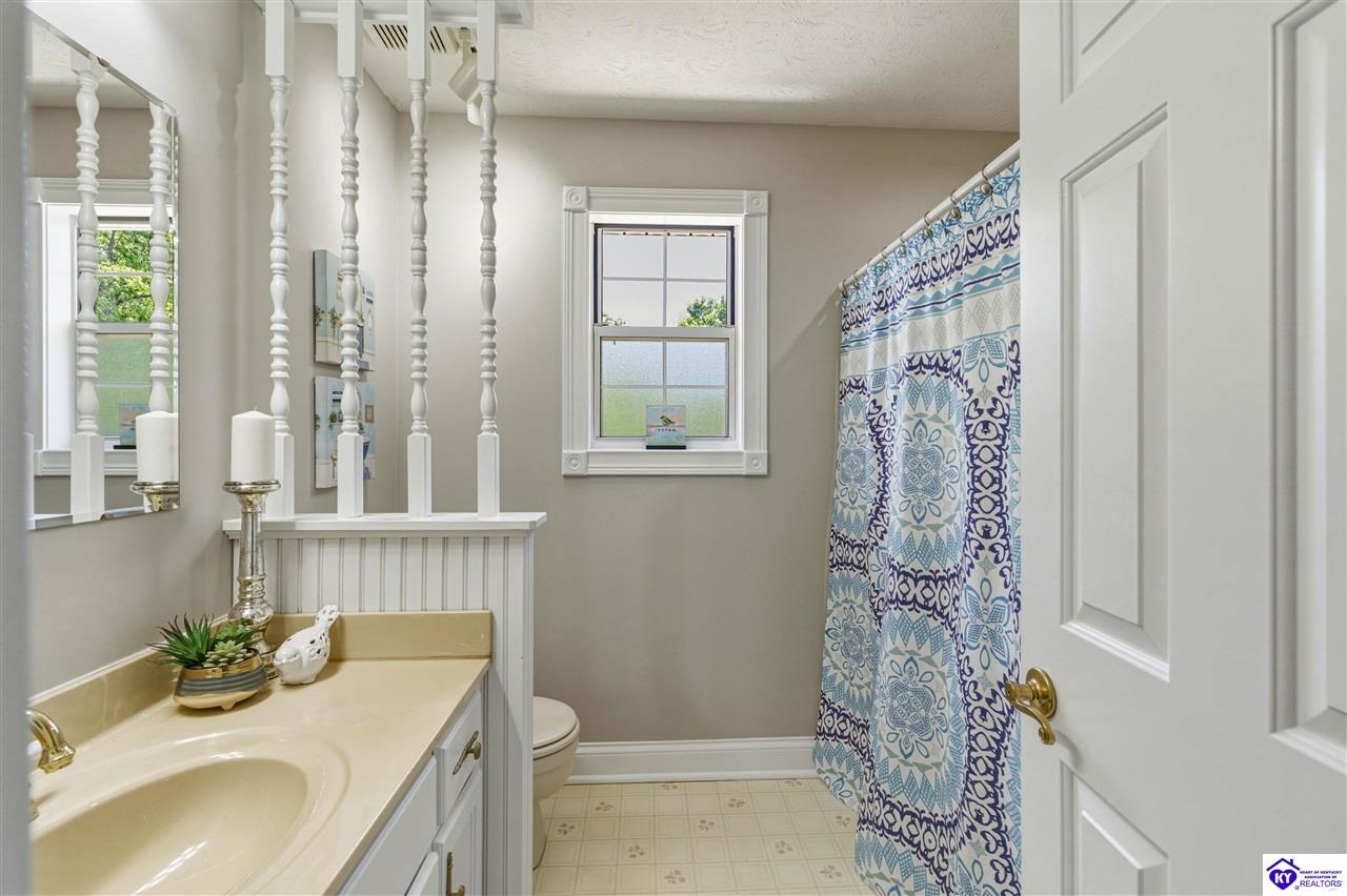 7 Oakwood Court