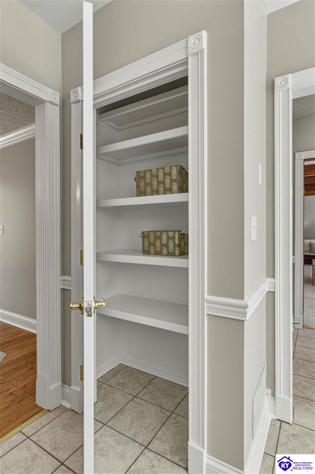 7 Oakwood Court