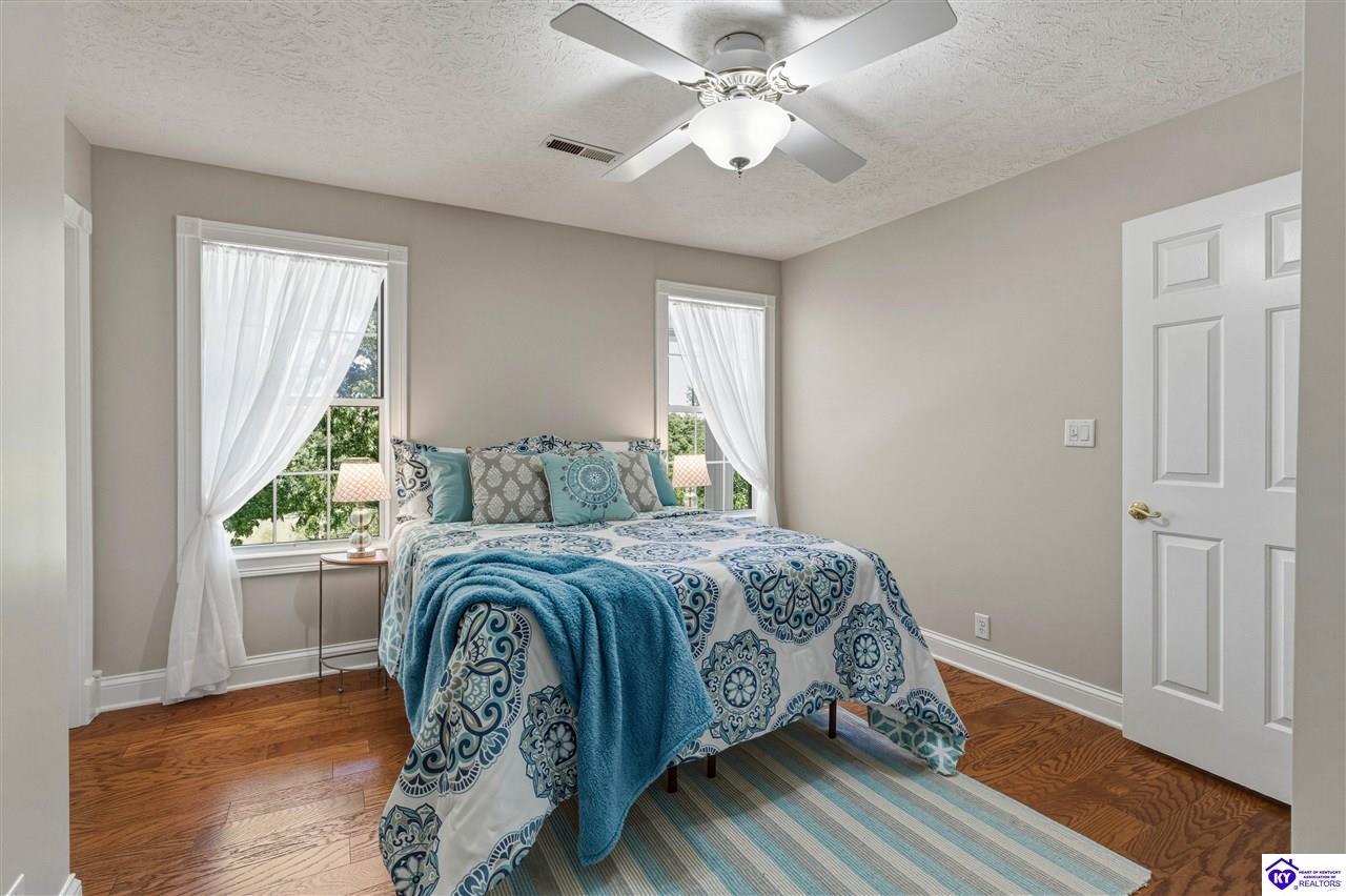 7 Oakwood Court