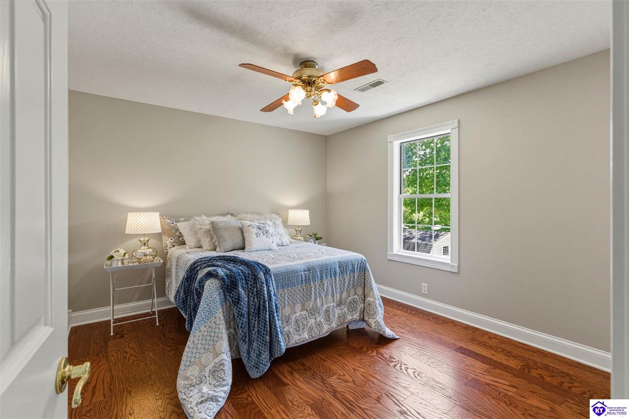 7 Oakwood Court