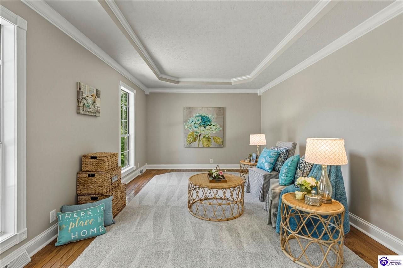7 Oakwood Court