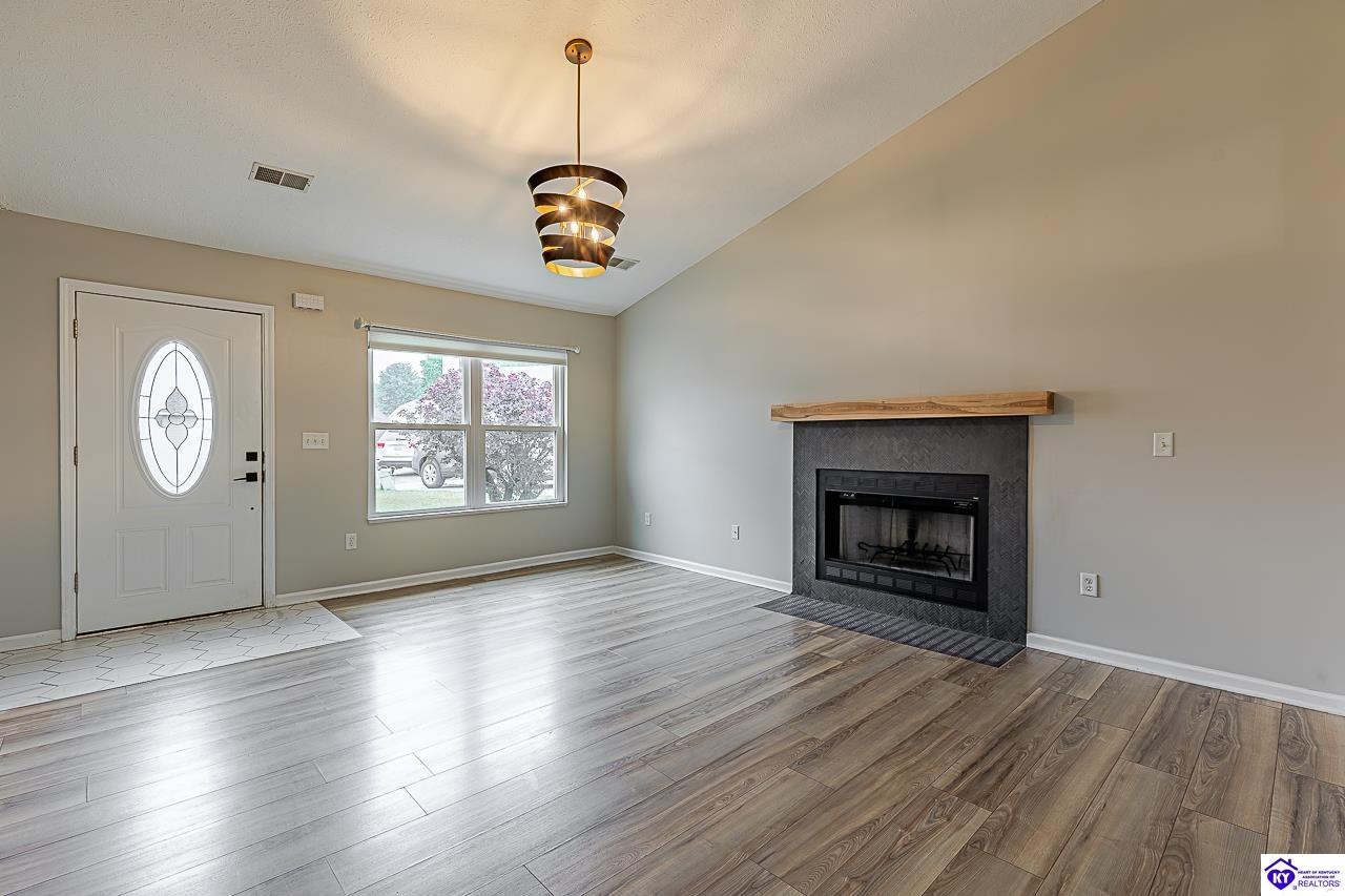 107 Calumet Court