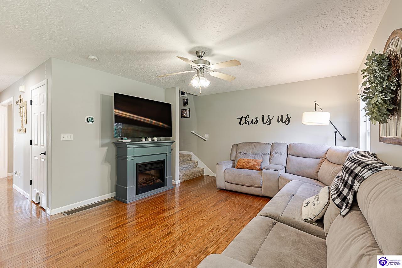 124 W Mossy Creek Court
