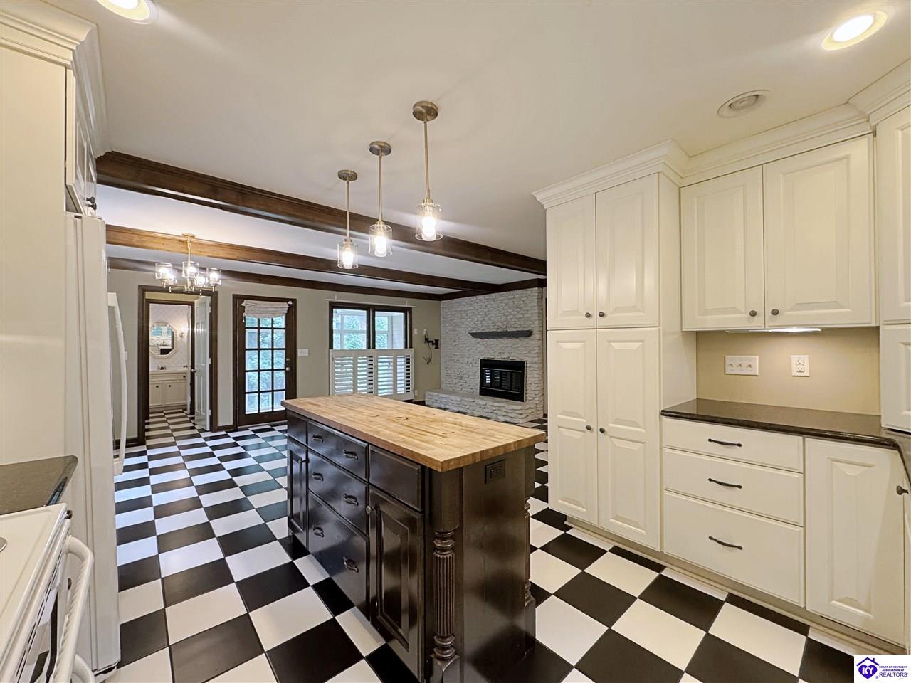 717 Sunrise Lane