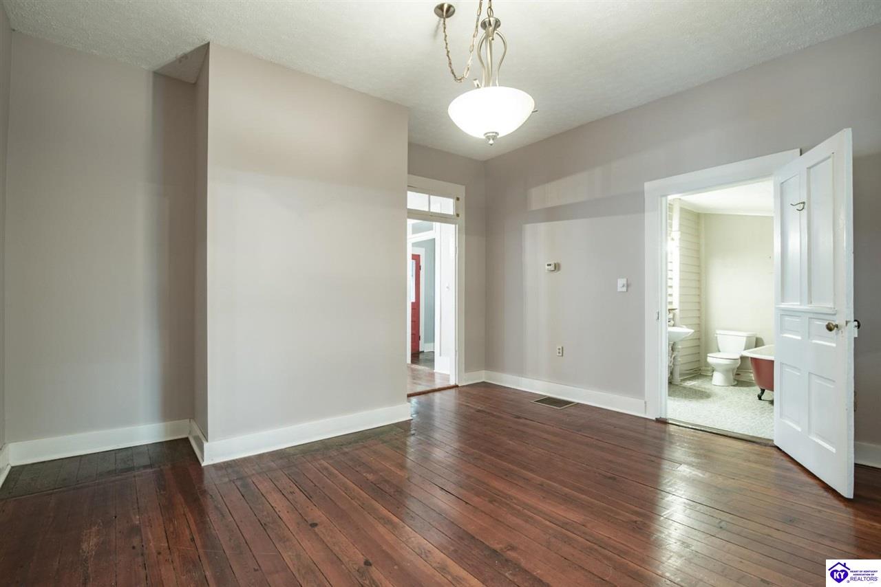 125 S Maple Street
