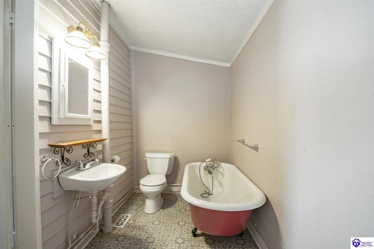 125 S Maple Street
