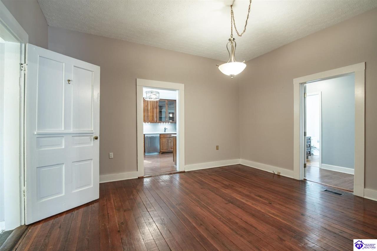 125 S Maple Street