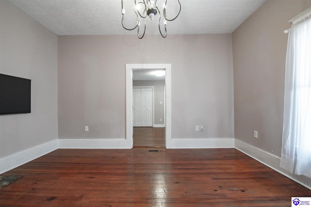125 S Maple Street