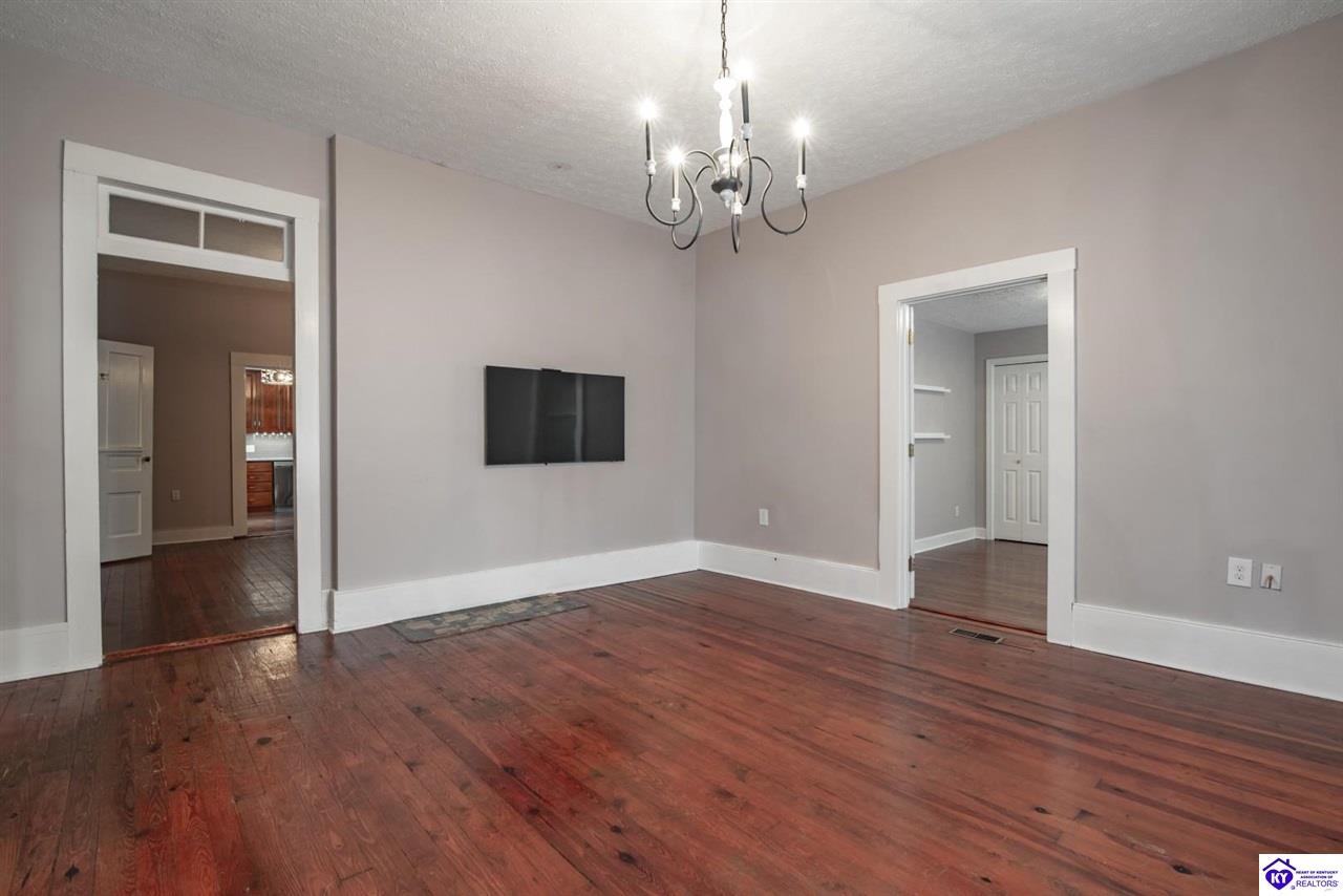 125 S Maple Street